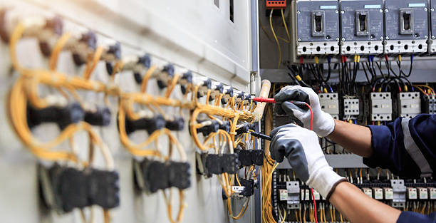 Professional Electrician technician working in Lansdowne, PA